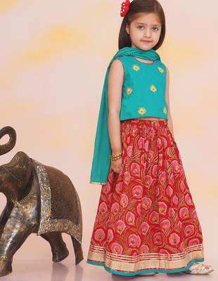 Green-red embroidered cotton choli & lehenga set for girls 3