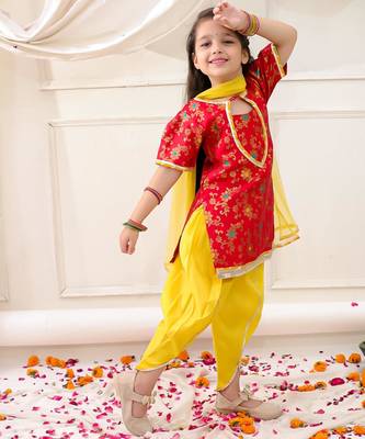 Red woven jacquard silk kurti dhoti with dupatta set for girls 3