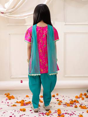 Pink woven jacquard silk kurti dhoti with dupatta set for girls 2