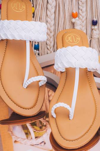 White solid leather kolhapuris