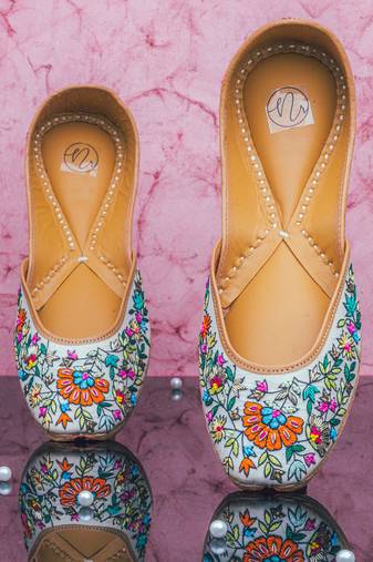 Multicolor floral embroidered leather juttis
