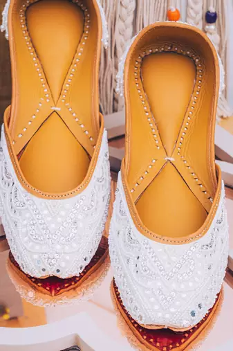 White embroidered leather juttis