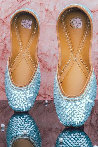 Blue embroidered leather juttis