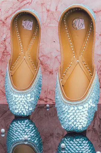 Blue embroidered leather juttis