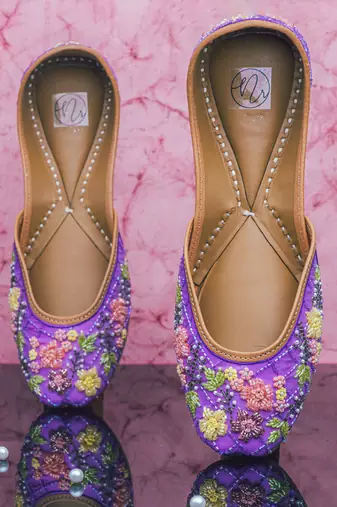 Purple embroidered leather juttis