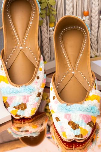 White embroidered leather juttis