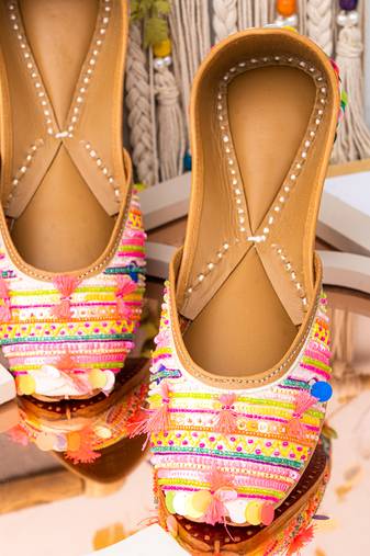 Multicolor embroidered leather juttis