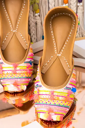 Multicolor embroidered leather juttis