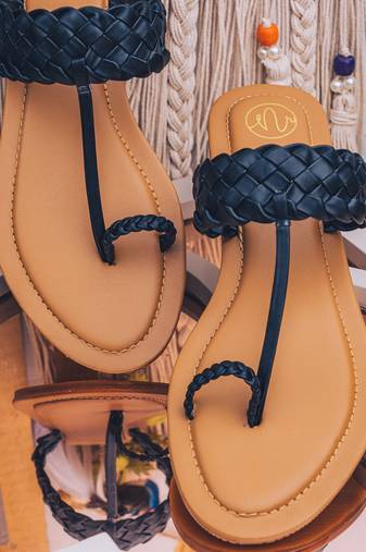 Black solid leather kolhapuris