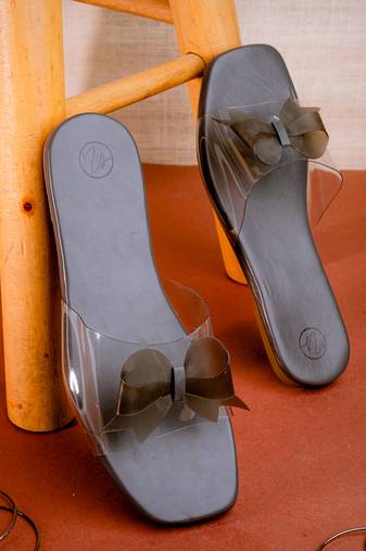Grey solid leather flats