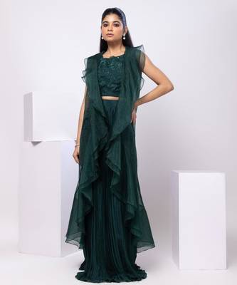 Green embroidered organza cape set 3