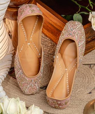 Peach embroidered leather juttis 1