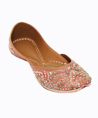 Peach embroidered leather juttis 3