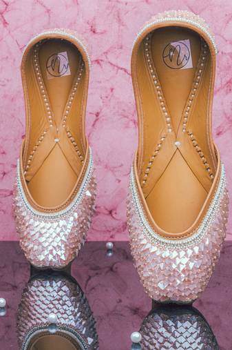 Peach embroidered leather juttis