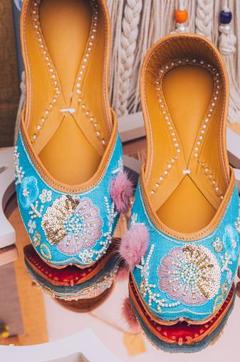 Blue embroidered leather juttis
