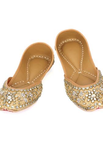 Gold embroidered leather juttis