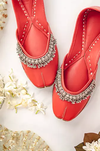 Red solid leather juttis