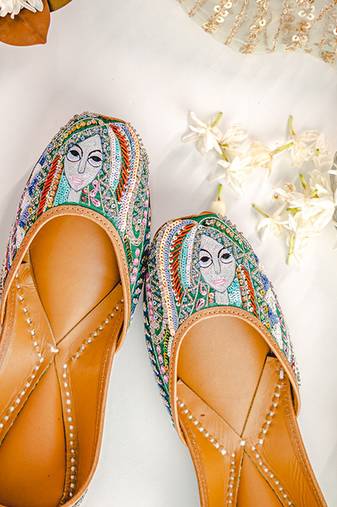 Multicolor embroidered leather juttis