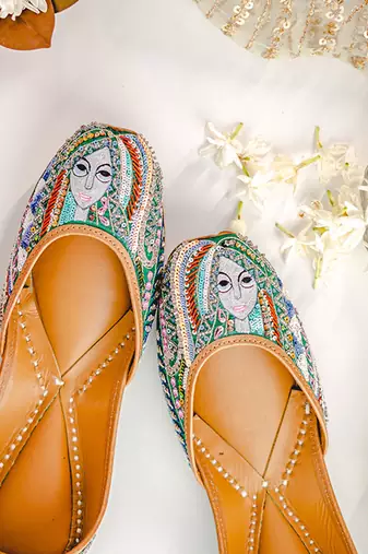 Multicolor embroidered leather juttis