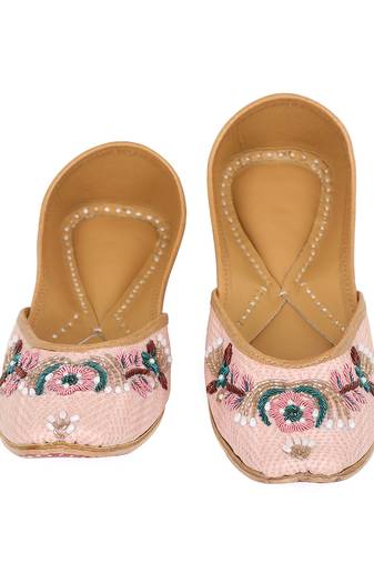 Pink embroidered leather juttis
