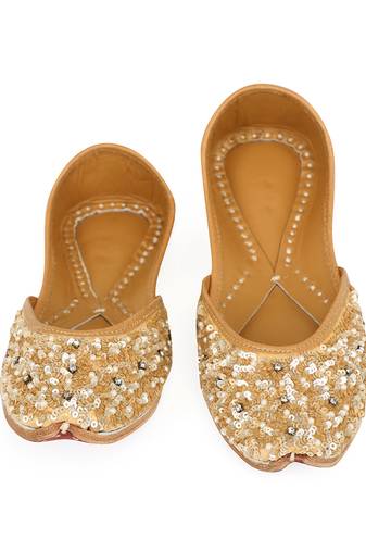 Gold embroidered leather juttis