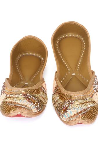 Gold embroidered leather juttis