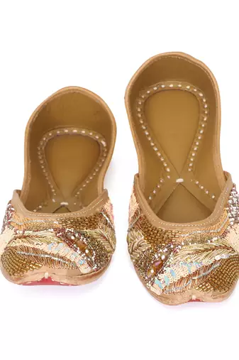 Gold embroidered leather juttis