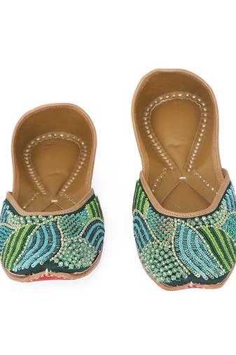 Multicolor embroidered leather juttis