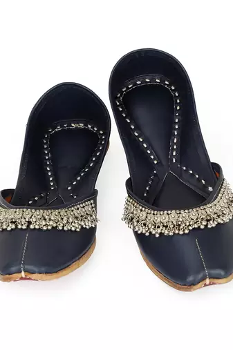 Dark blue embroidered leather juttis