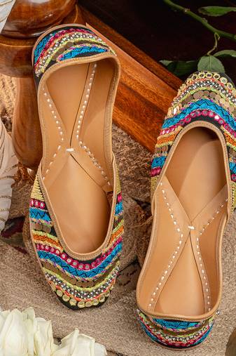 Multicolor embroidered leather juttis
