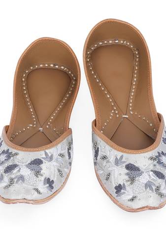 Grey embroidered leather juttis