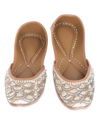 Gold embroidered leather juttis 1