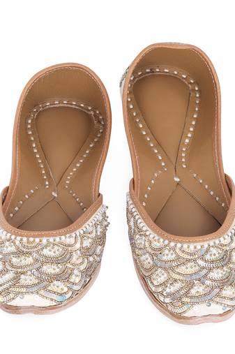 Gold embroidered leather juttis
