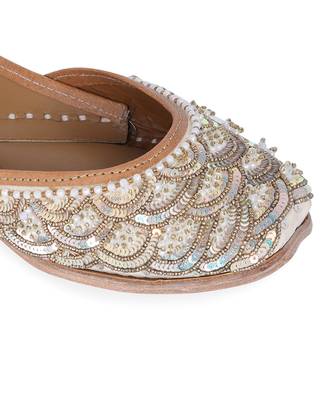 Gold embroidered leather juttis 5