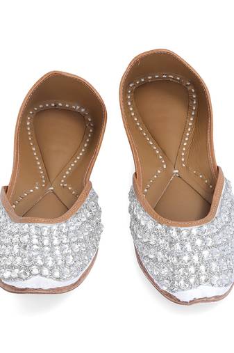 Silver embroidered leather juttis