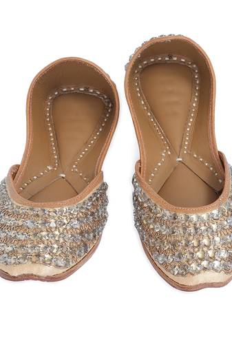Gold embroidered leather juttis