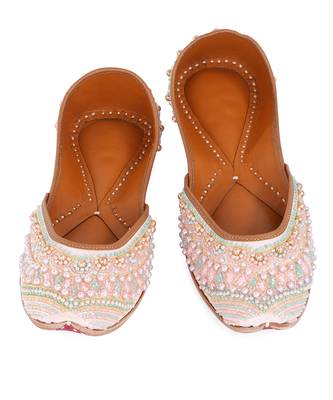 Pink embroidered leather juttis 1