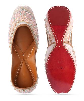 Pink embroidered leather juttis 2