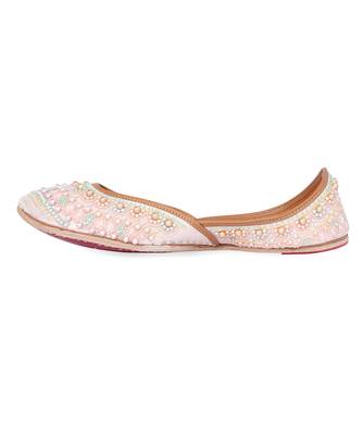 Pink embroidered leather juttis 3