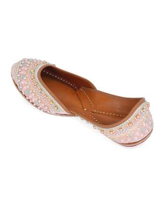 Pink embroidered leather juttis 4
