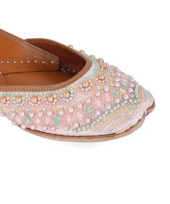 Pink embroidered leather juttis 5