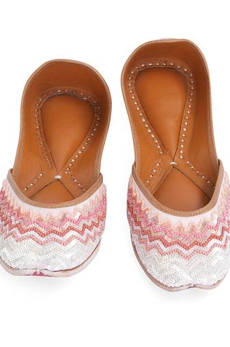 White embroidered leather juttis