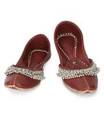 Maroon embroidered leather juttis