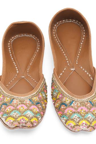 Multicolor embroidered leather juttis