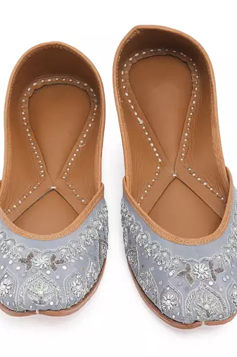 Grey embroidered leather juttis
