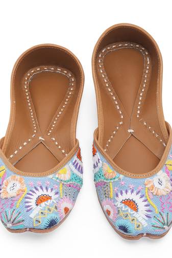 Blue embroidered leather juttis