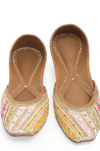 Multicolor embroidered leather juttis