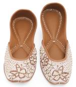 Beige embroidered leather juttis