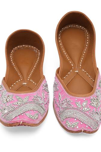 Pink embroidered leather juttis