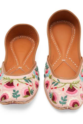 Multicolor embroidered leather juttis